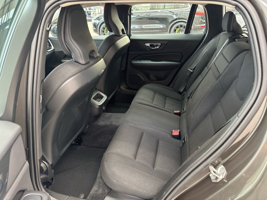 Volvo V60 2022 Harmaa