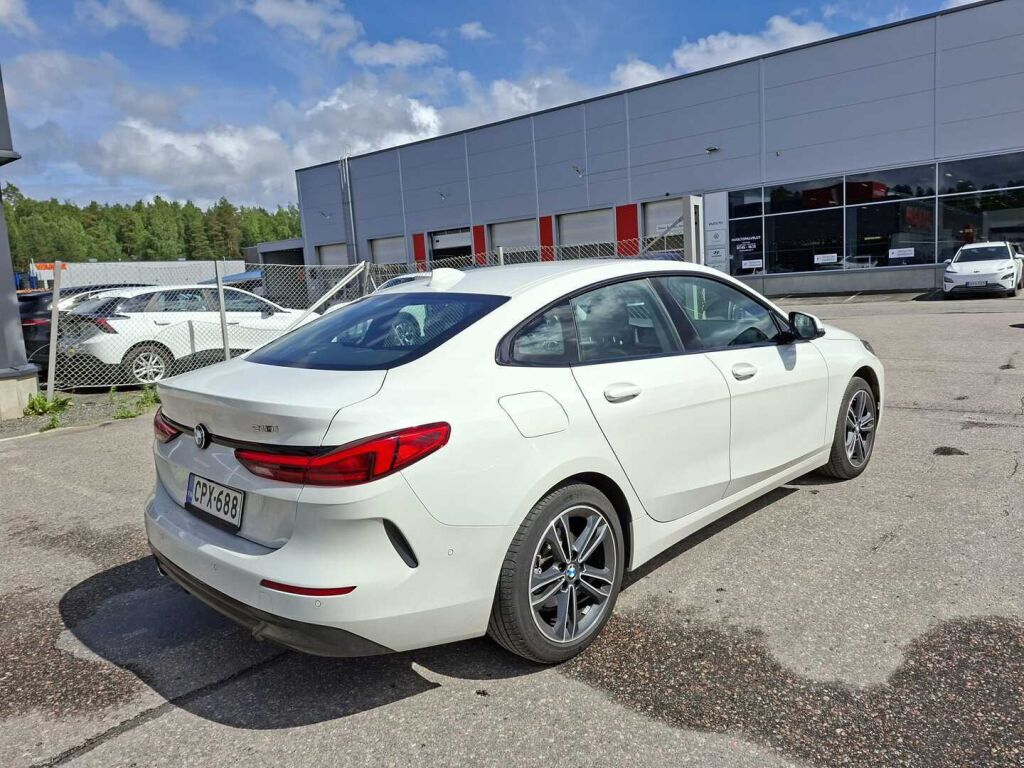 BMW 218 2021 Valkoinen