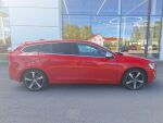 Volvo V60 2017 Punainen