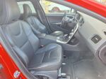 Volvo V60 2017 Punainen