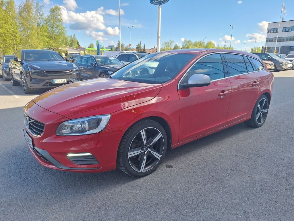 Volvo V60 2017 Punainen