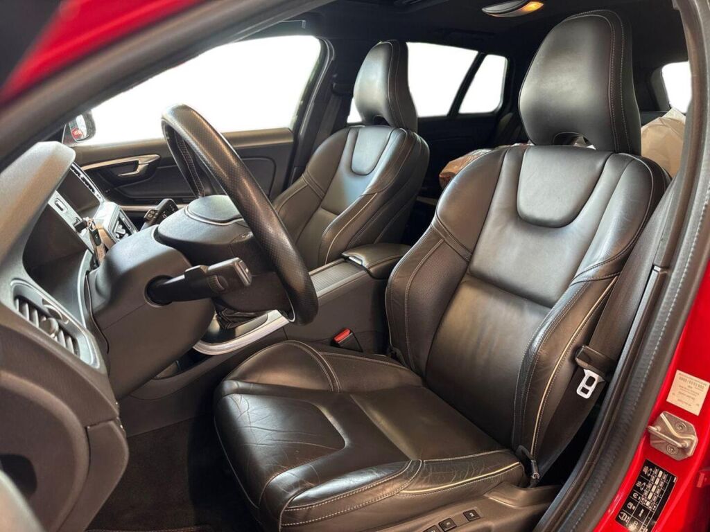 Volvo V60 2017 Punainen