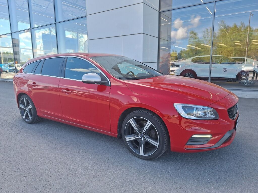 Volvo V60 2017 Punainen