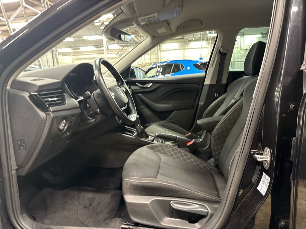 Skoda Kamiq 2022 Musta