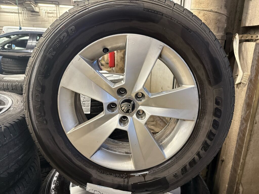 Skoda Kamiq 2022 Musta