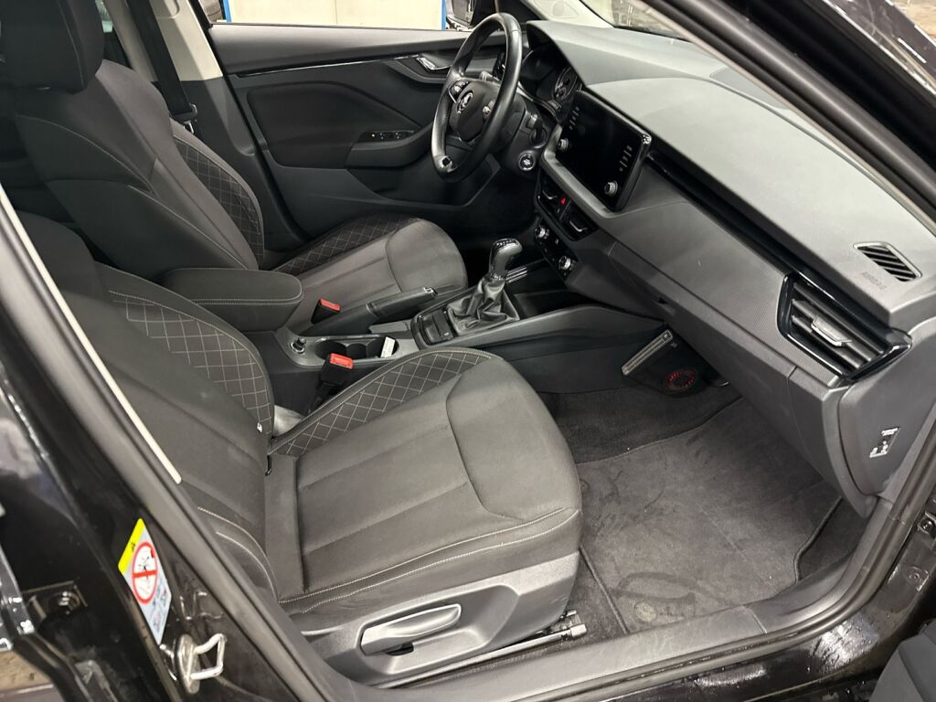 Skoda Kamiq 2022 Musta