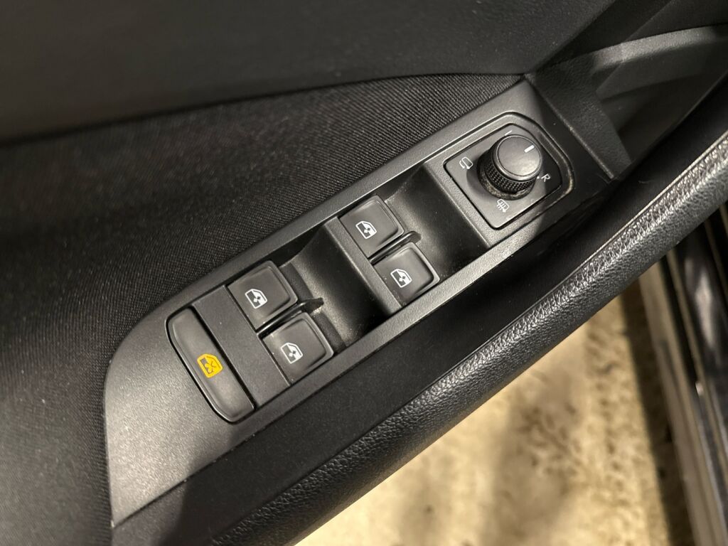 Skoda Kamiq 2022 Musta