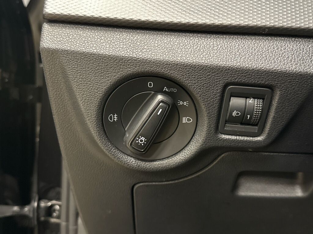 Skoda Kamiq 2022 Musta