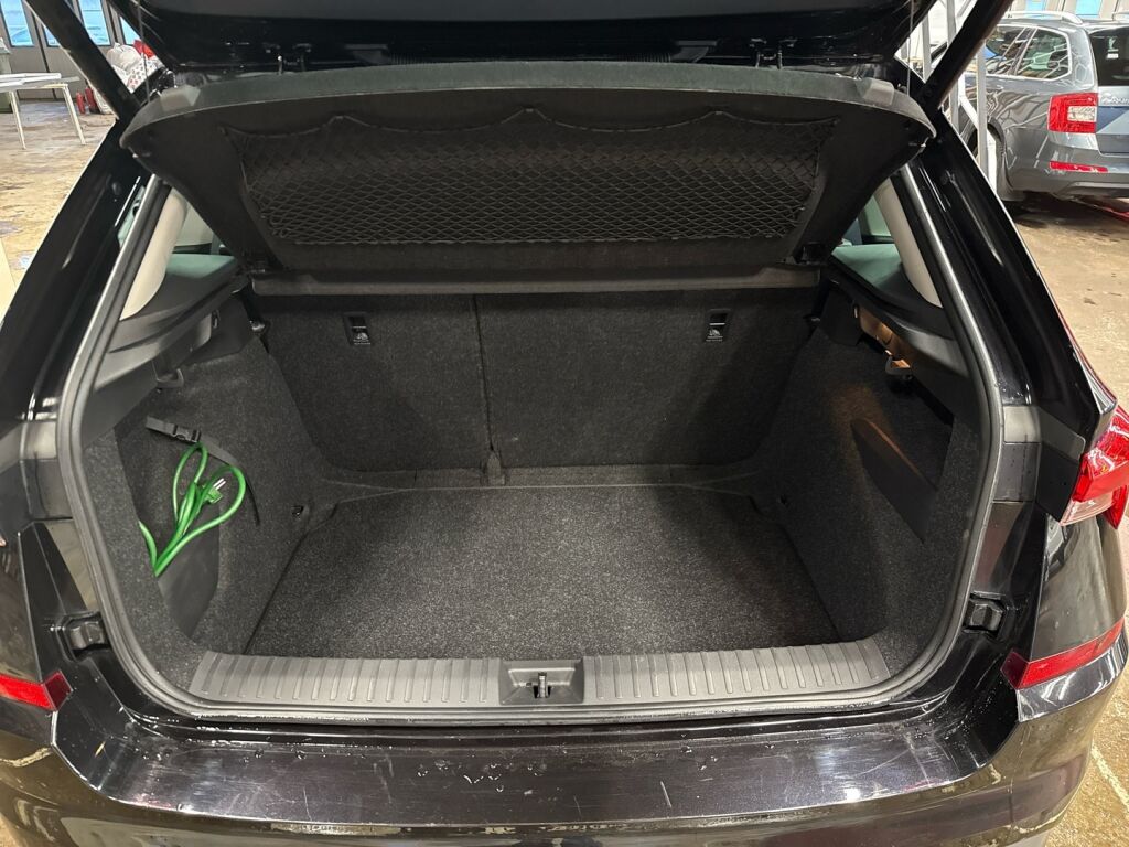 Skoda Kamiq 2022 Musta