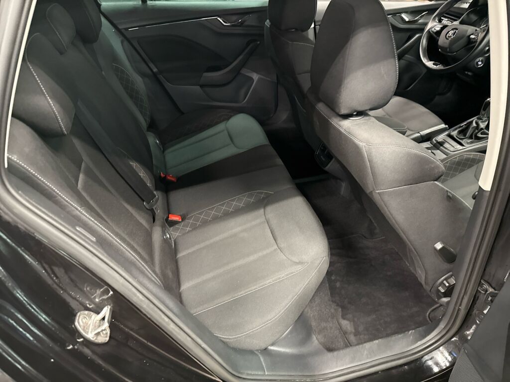 Skoda Kamiq 2022 Musta