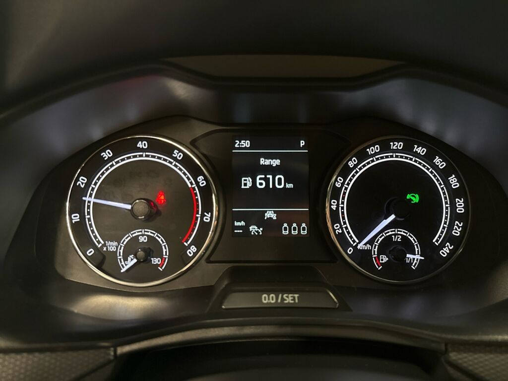 Skoda Kamiq 2022 Musta