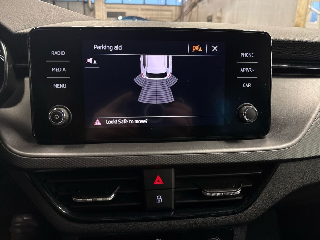 Skoda Kamiq 2022 Musta