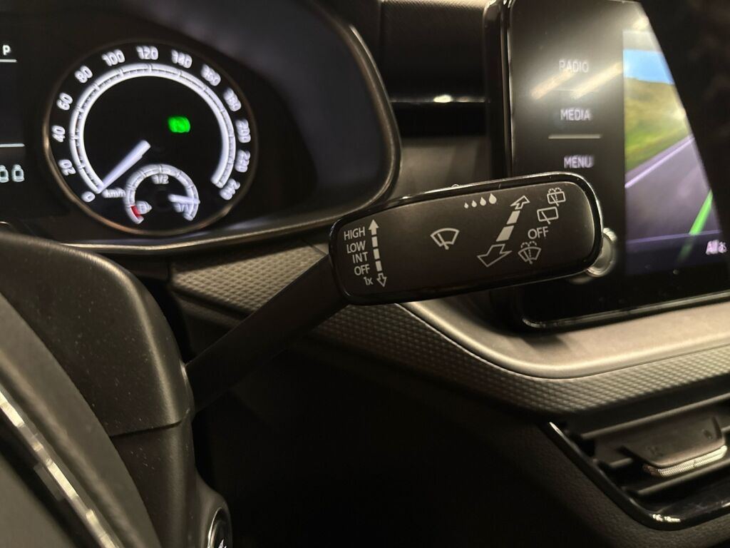 Skoda Kamiq 2022 Musta