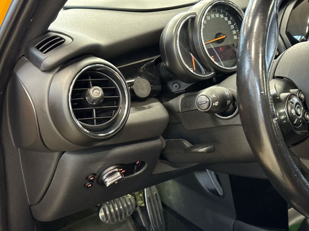 Mini Cooper 2015 Oranssi