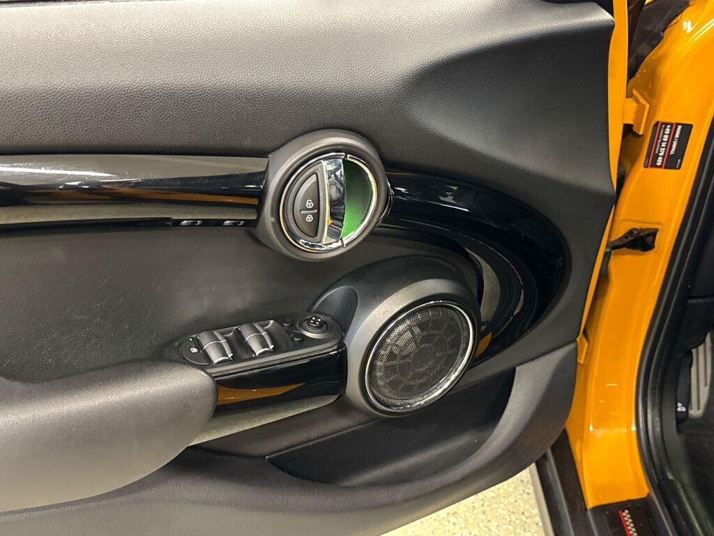 Mini Cooper 2015 Oranssi