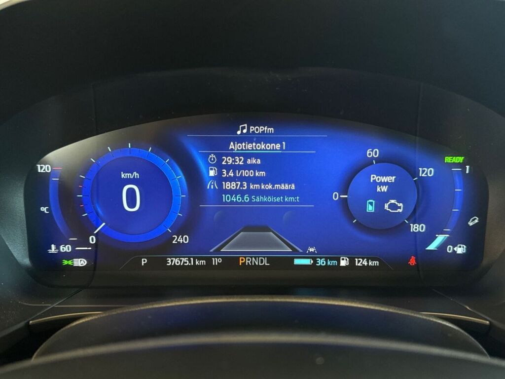 Ford Kuga 2022 Musta