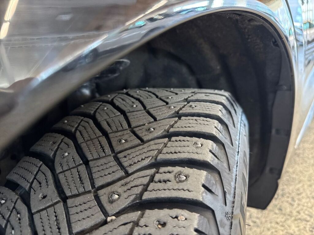 Ford Kuga 2022 Musta