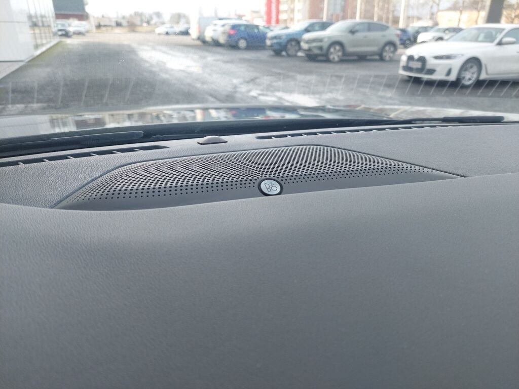 Ford Kuga 2022 Musta