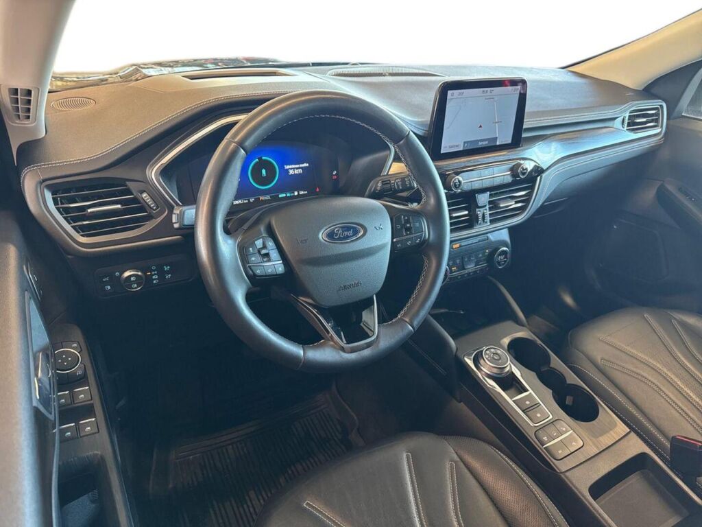 Ford Kuga 2022 Musta