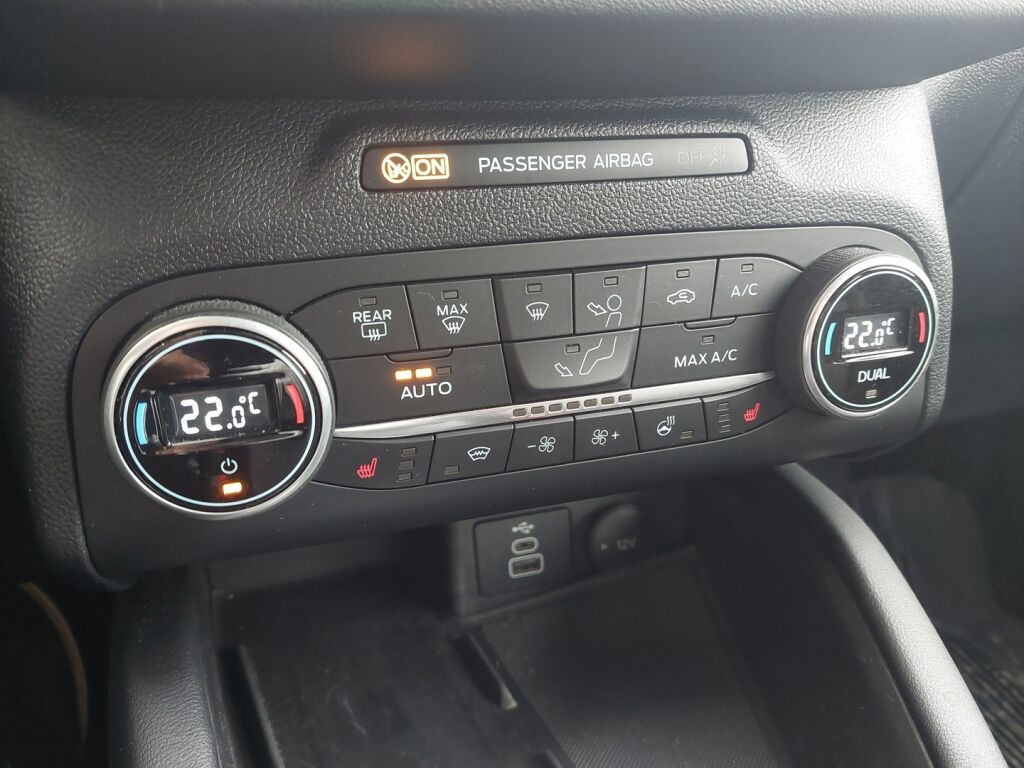 Ford Kuga 2022 Musta