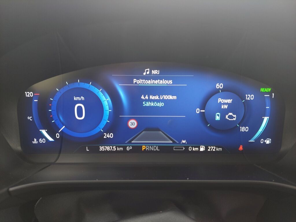 Ford Kuga 2022 Musta