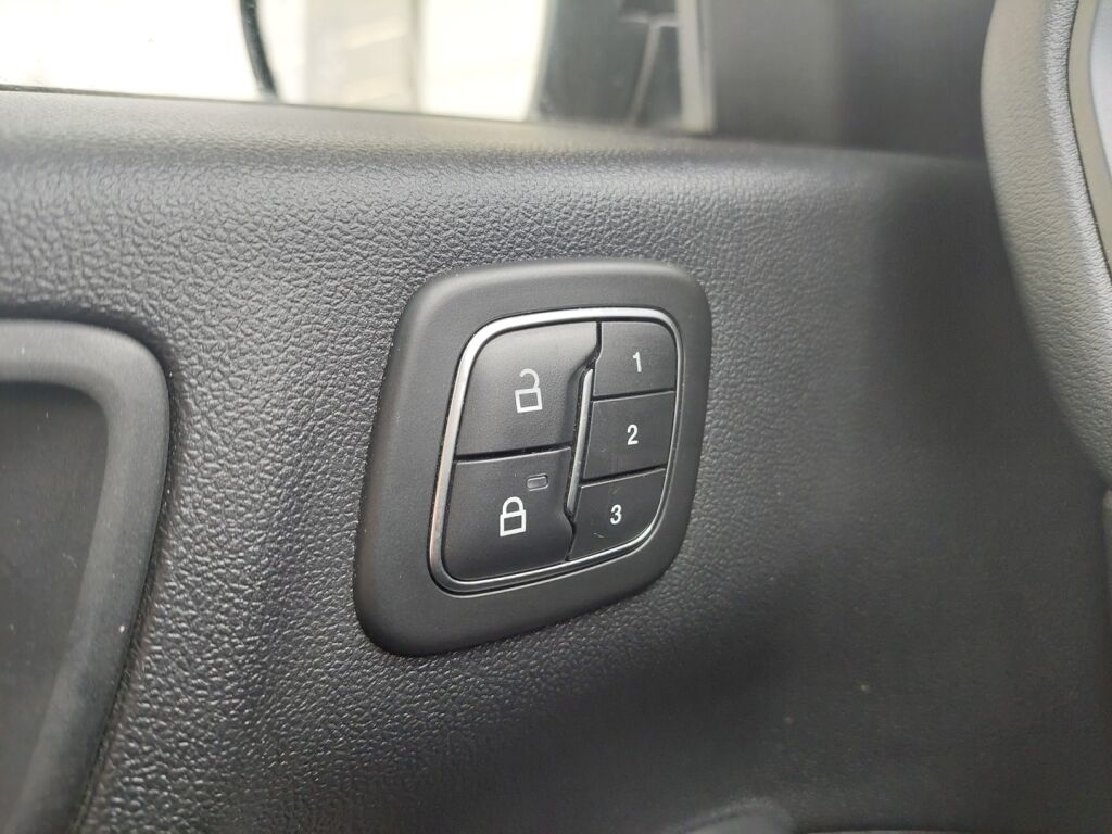 Ford Kuga 2022 Musta