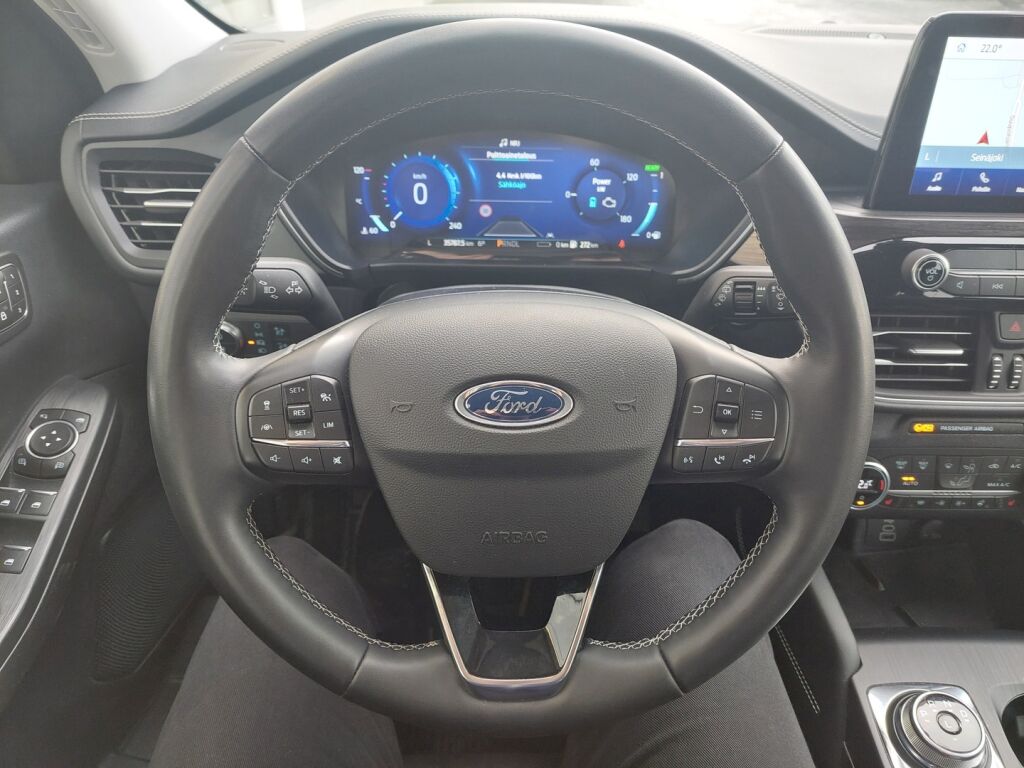 Ford Kuga 2022 Musta