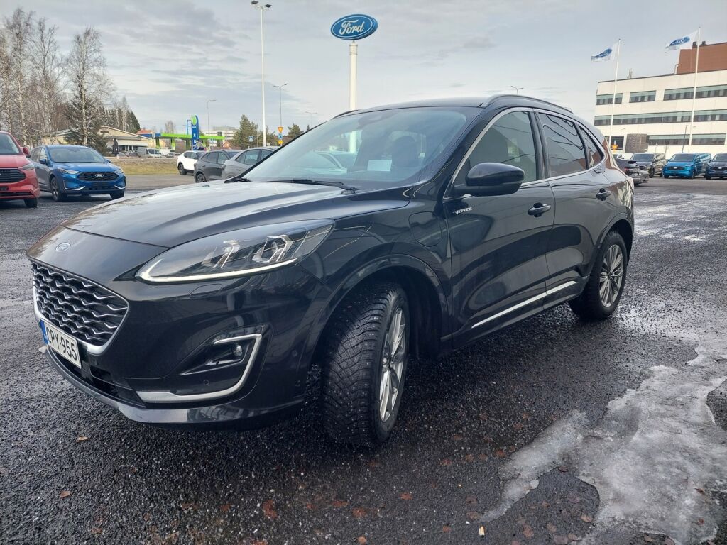Ford Kuga 2022 Musta