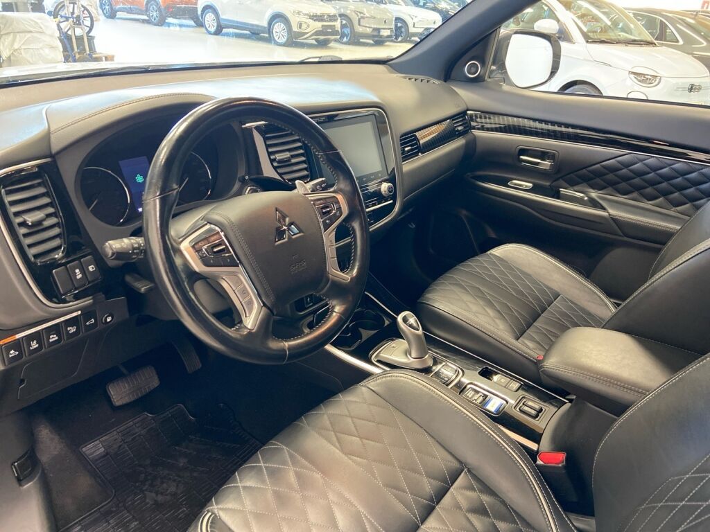 Mitsubishi Outlander PHEV 2019 Valkoinen