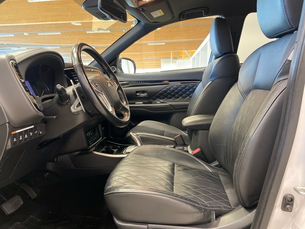 Mitsubishi Outlander PHEV 2019 Valkoinen