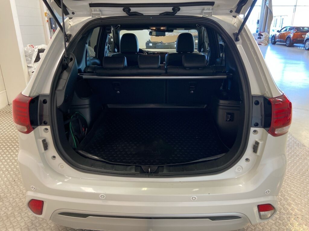 Mitsubishi Outlander PHEV 2019 Valkoinen