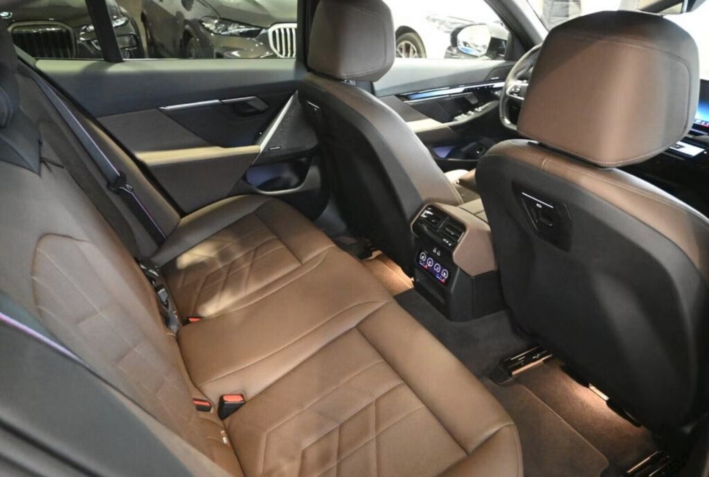 BMW i5 2024 Harmaa