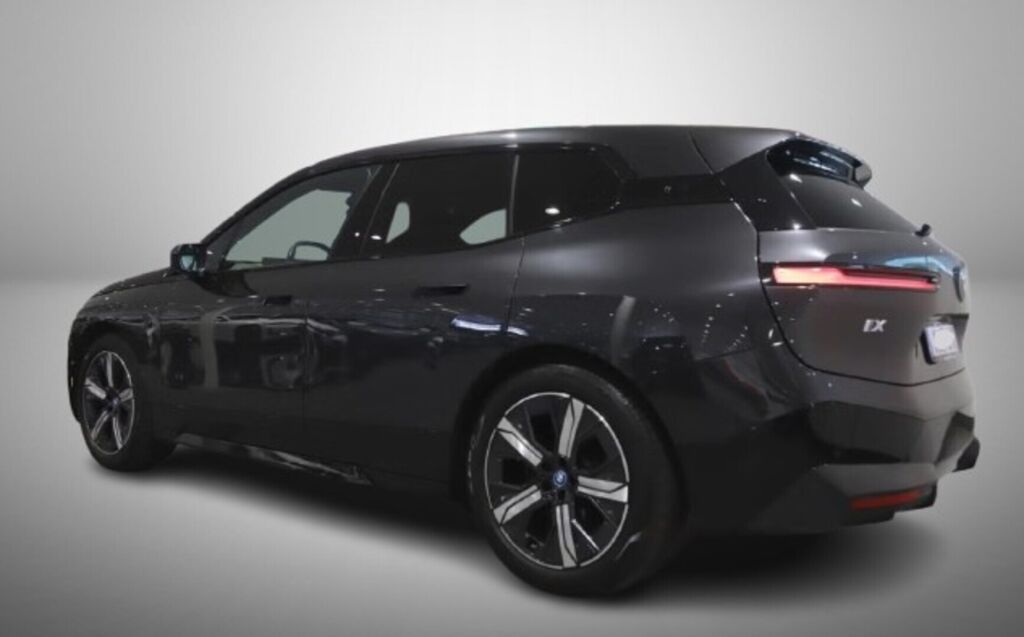 BMW iX 2024 Harmaa