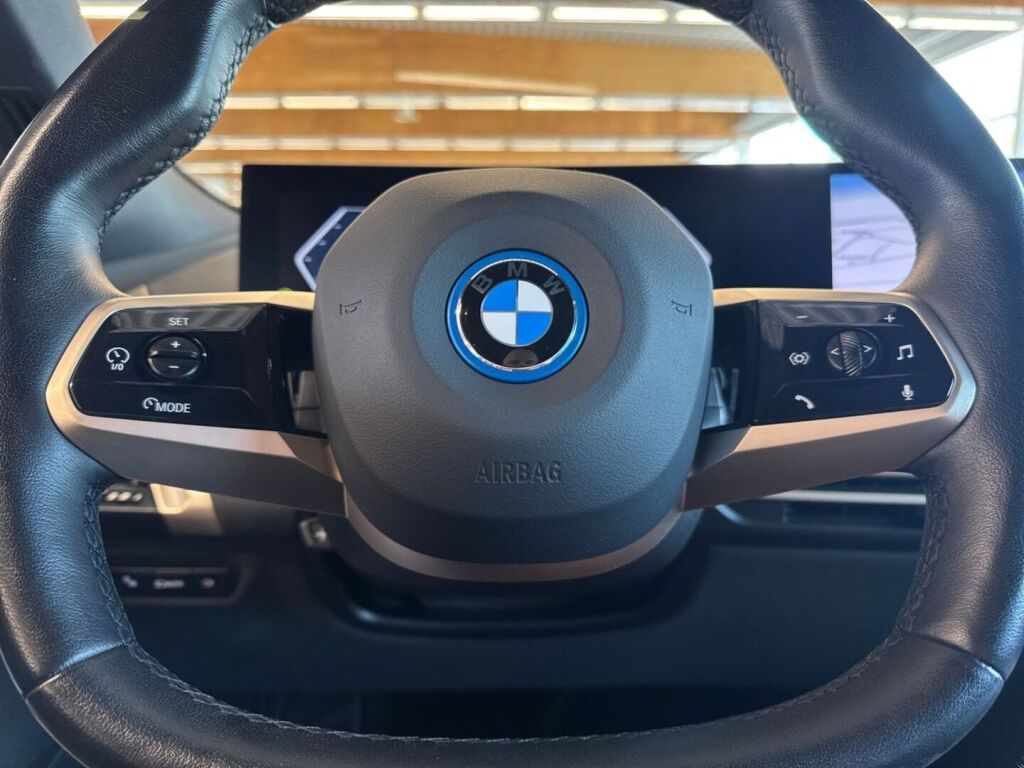 BMW iX 2024 Harmaa