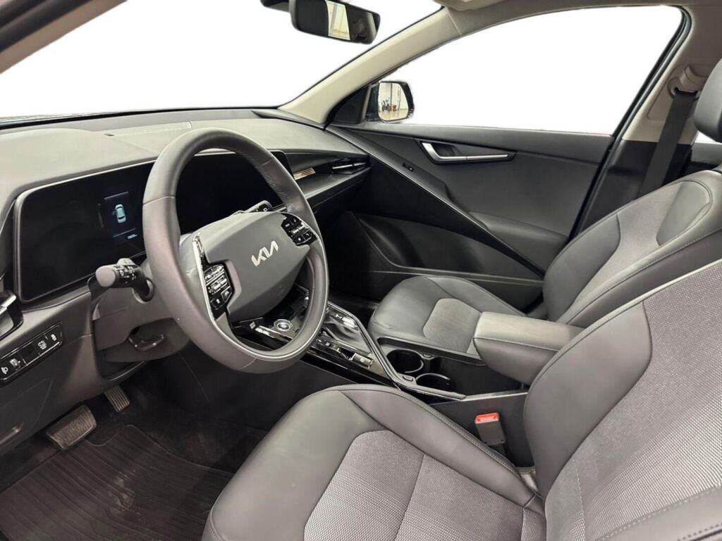 Kia Niro 2025 Musta