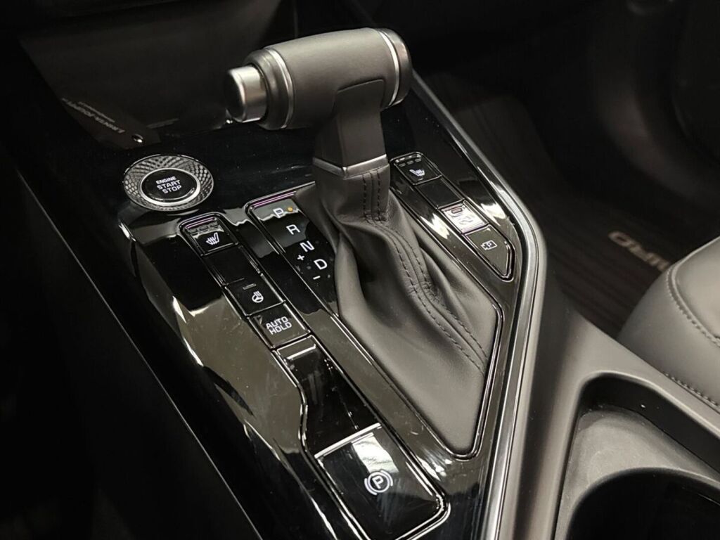 Kia Niro 2025 Musta