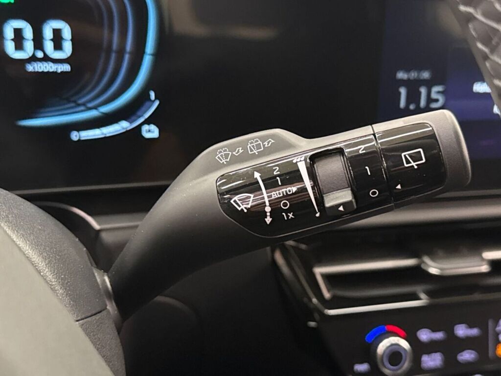 Kia Niro 2025 Musta
