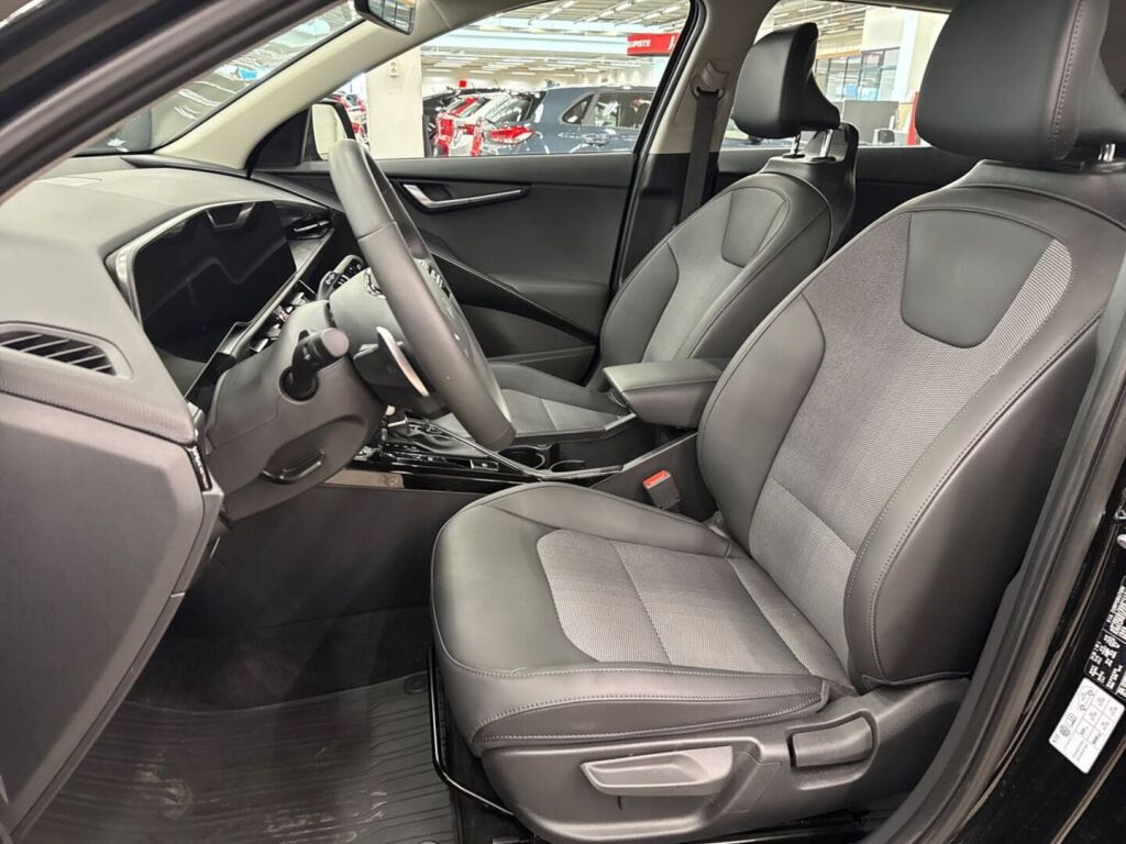 Kia Niro 2025 Musta