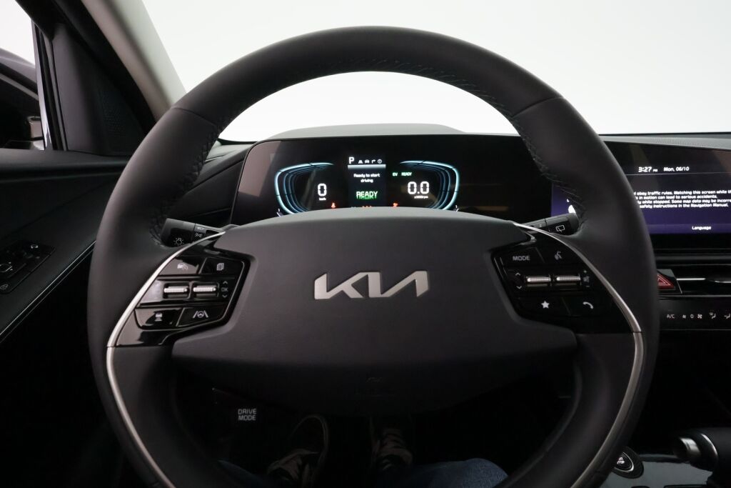 Kia Niro 2025 Musta