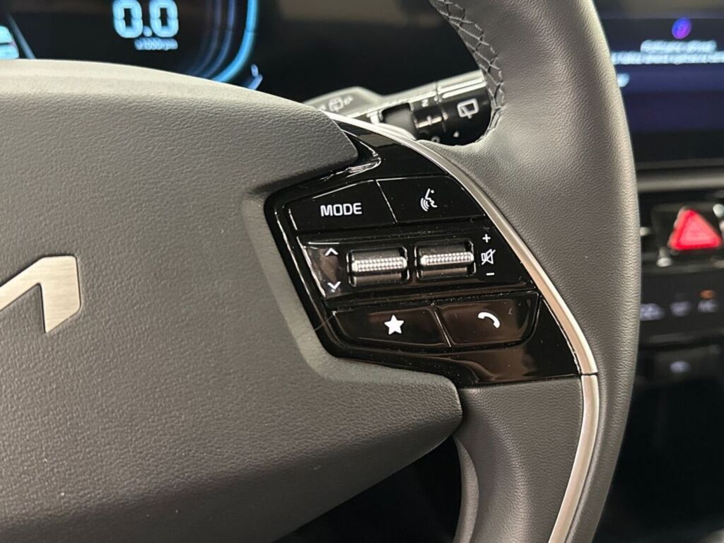 Kia Niro 2025 Musta
