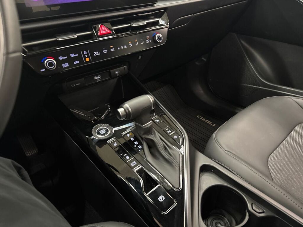 Kia Niro 2025 Musta