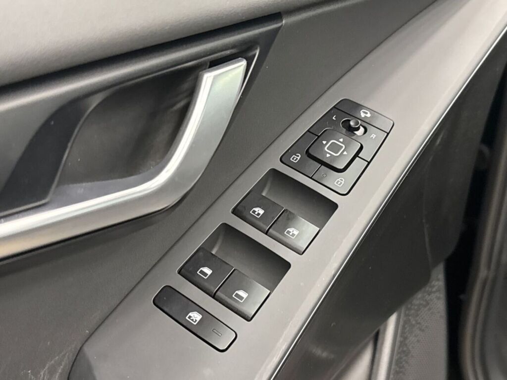 Kia Niro 2025 Musta