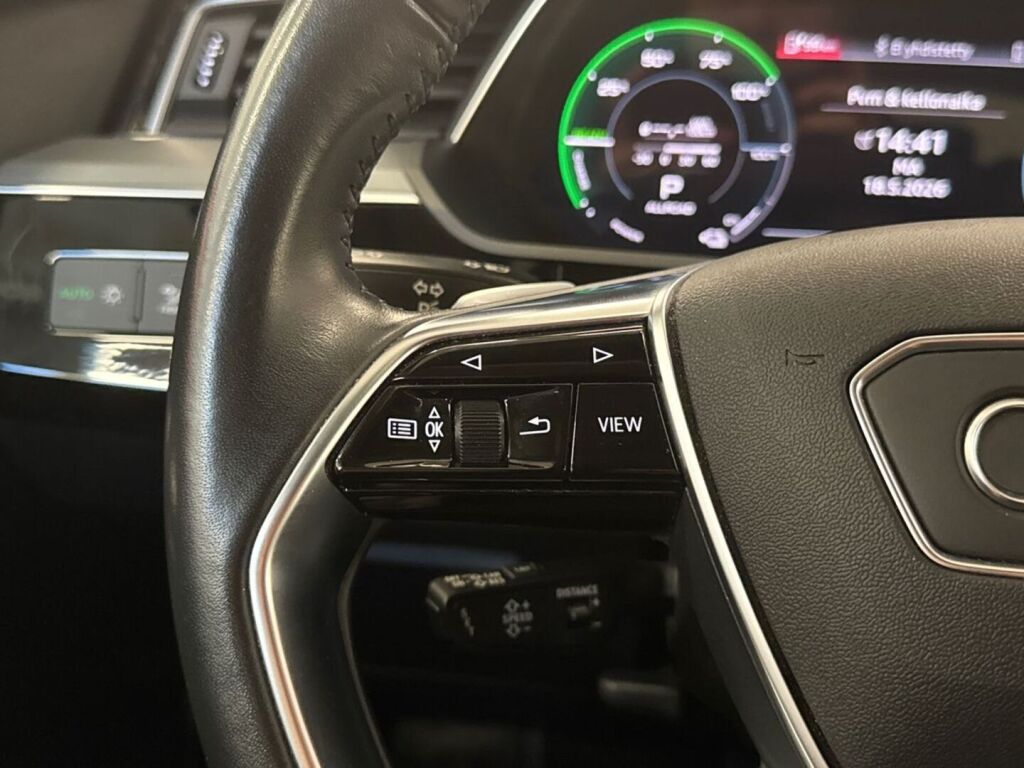 Audi e-tron 2021 Musta