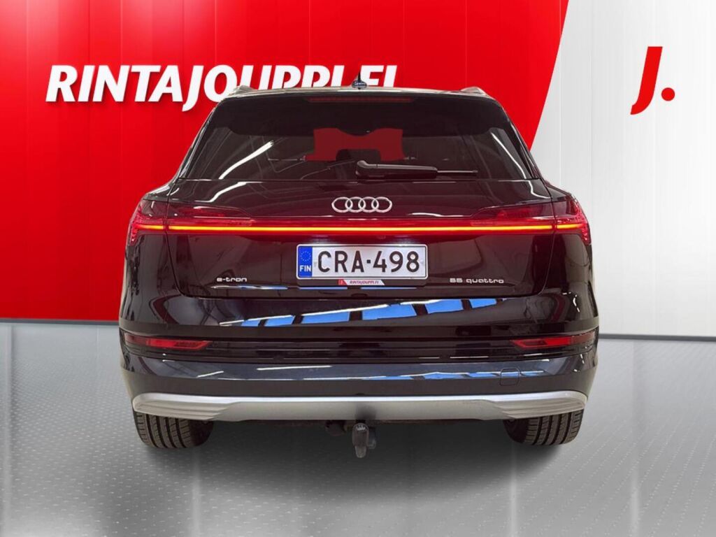 Audi e-tron 2021 Musta