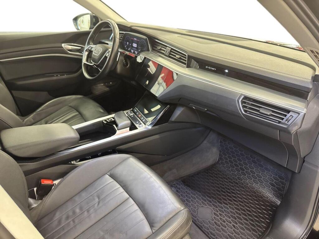 Audi e-tron 2021 Musta