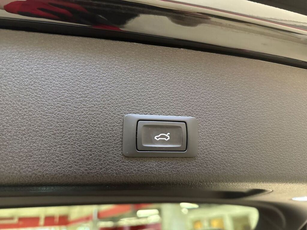 Audi e-tron 2021 Musta