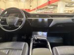 Audi e-tron 2021 Musta