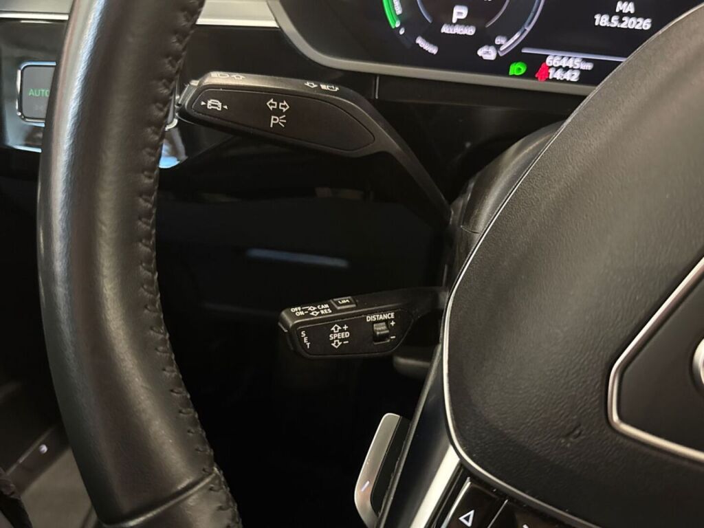 Audi e-tron 2021 Musta