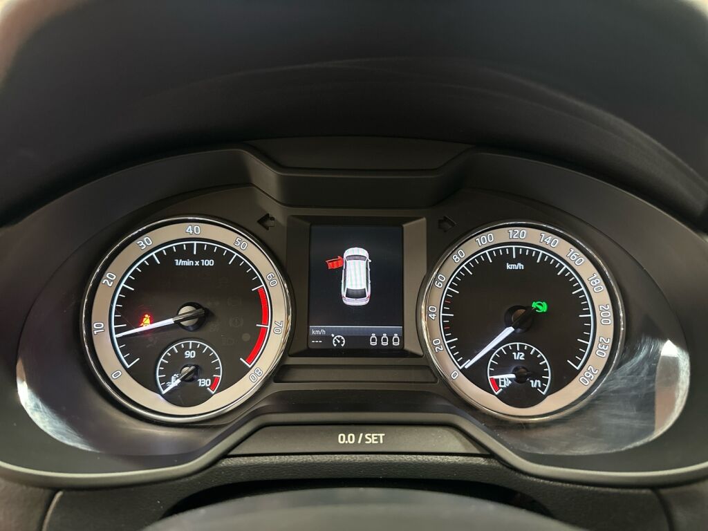 Skoda Octavia 2018 Valkoinen