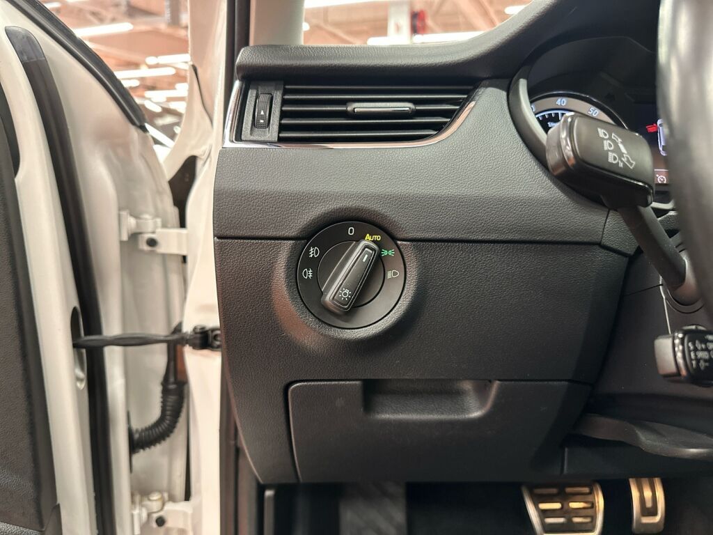 Skoda Octavia 2018 Valkoinen